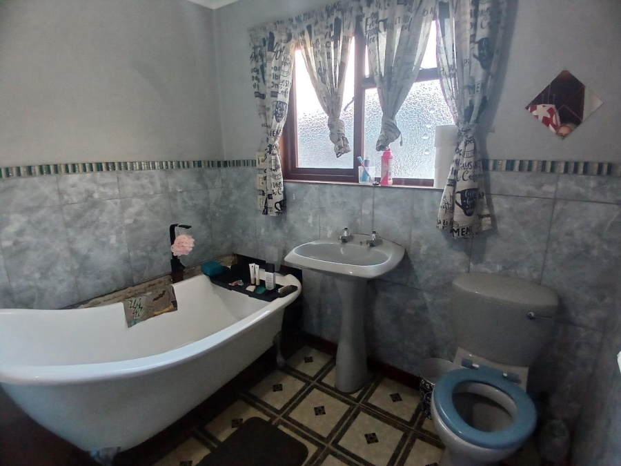 3 Bedroom Property for Sale in Dana Bay Western Cape